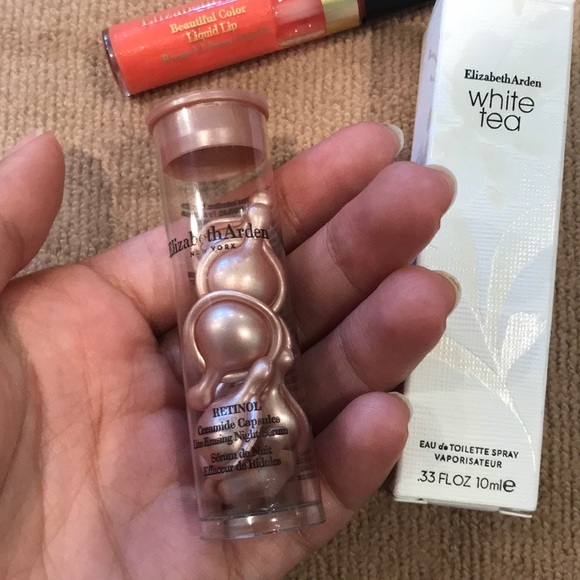 Elizabeth Arden Makeup Bundle - Picture 2 of 4